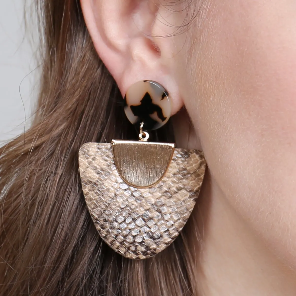Ce1938 - Snake Skin Fan Shape Leather Acrylic Post Earrings