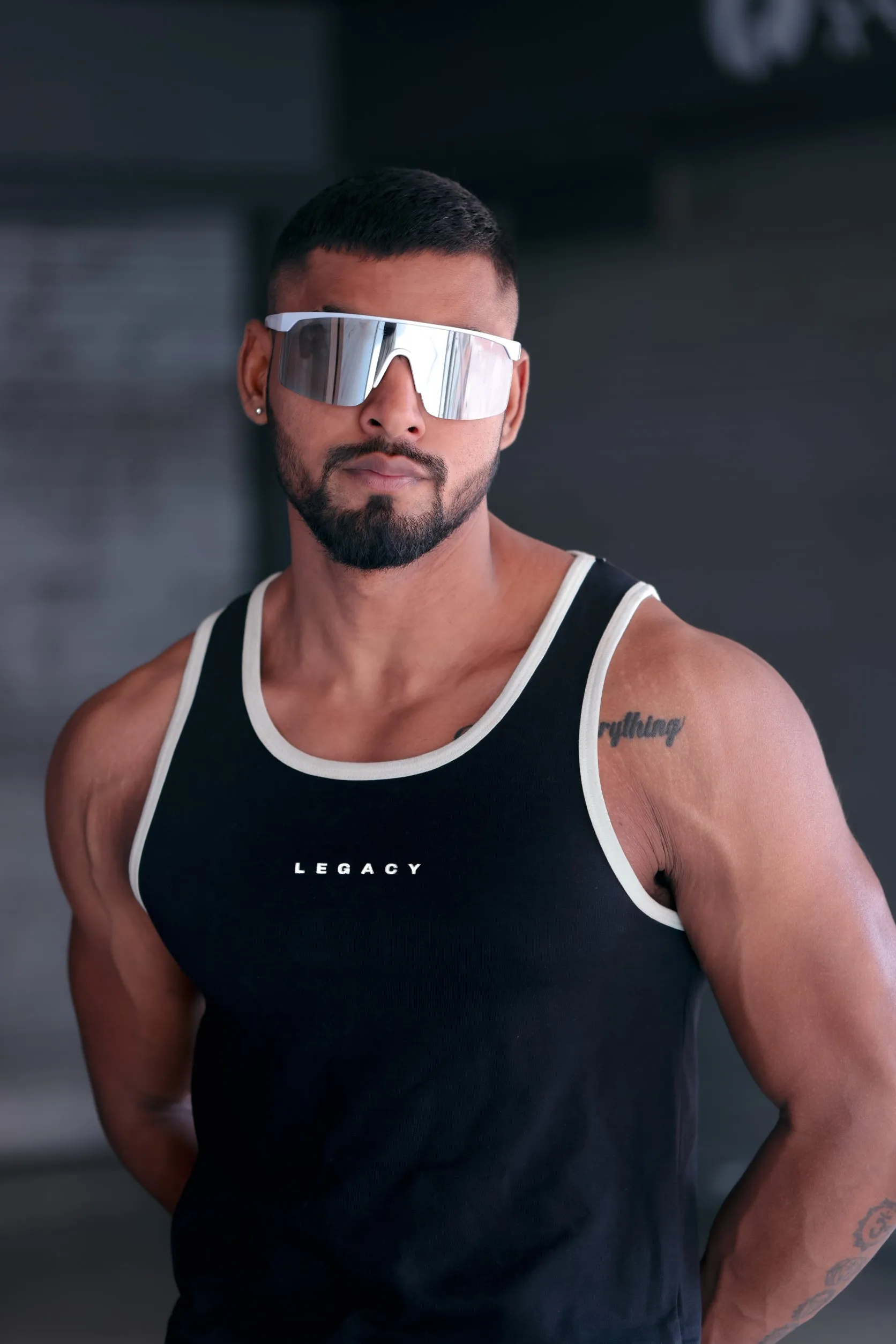MUSCLE TANKS BLACK