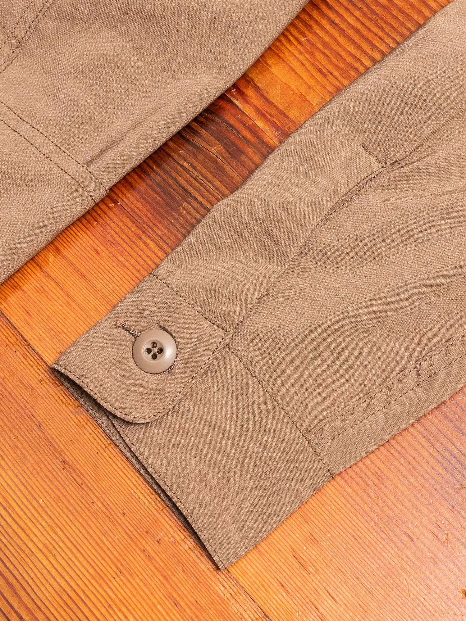 Stretch Gardener Half Shirt in Beige